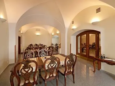Royal Hotel
